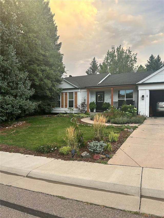 view of front of house featuring a yard and a garage