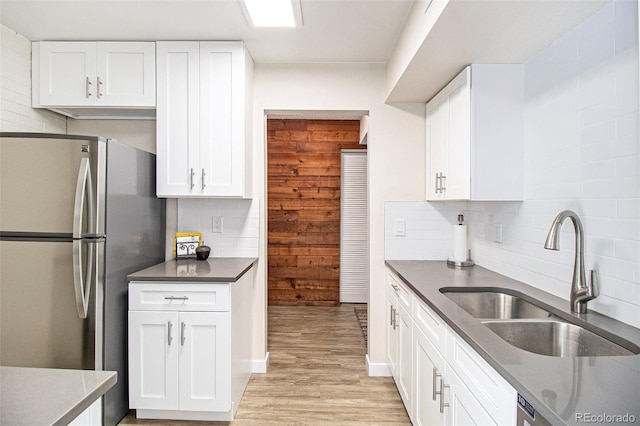 500 Manhattan Dr Unit B1, Boulder, CO 80303 - kitchen with freestanding refrigerator, a sink, tasteful backsplash, white cabinetry, and light wood finished floors