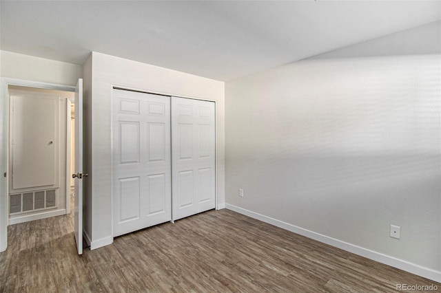 500 Manhattan Dr Unit B1, Boulder, CO 80303 - unfurnished bedroom with wood finished floors, baseboards, and a closet