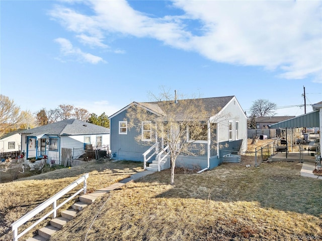 view of front facade with a front yard and fence