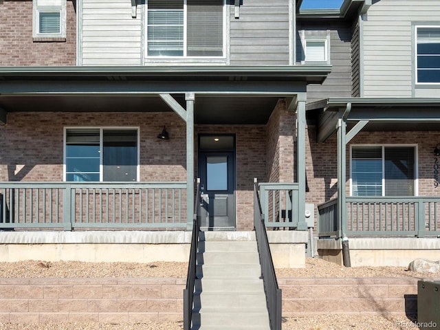 entrance to property featuring covered porch