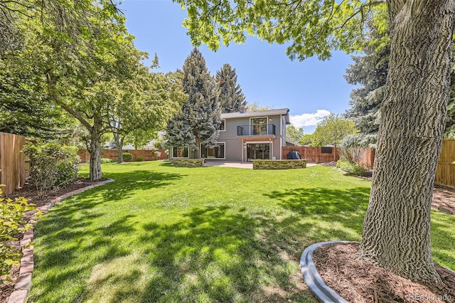 6338 S Oneida Ct, Centennial, CO 80111 - view of yard featuring a balcony and a patio area