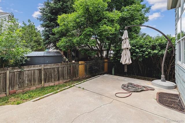 2780 S Cathay Ct, Aurora, CO 80013 - fenced backyard with a patio area