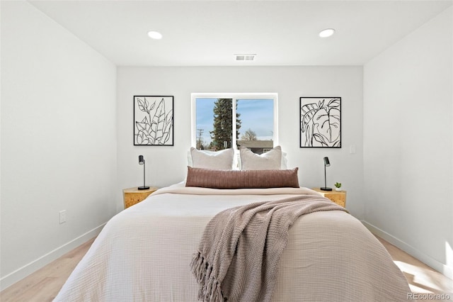 bedroom featuring recessed lighting, visible vents, baseboards, and light wood finished floors