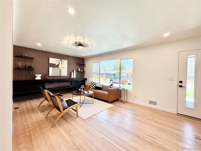 living room with visible vents, baseboards, wood finished floors, and recessed lighting