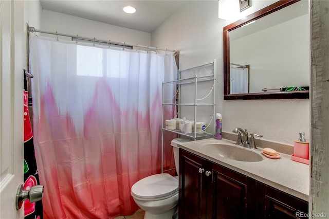 full bathroom featuring vanity, toilet, and a shower with curtain