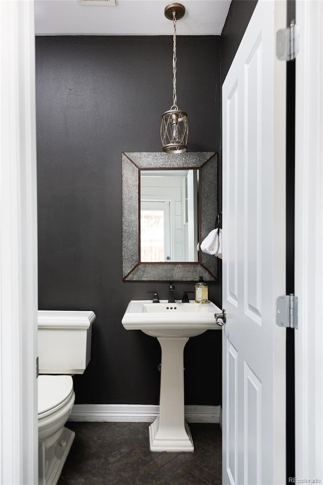 bathroom featuring visible vents, toilet, and baseboards