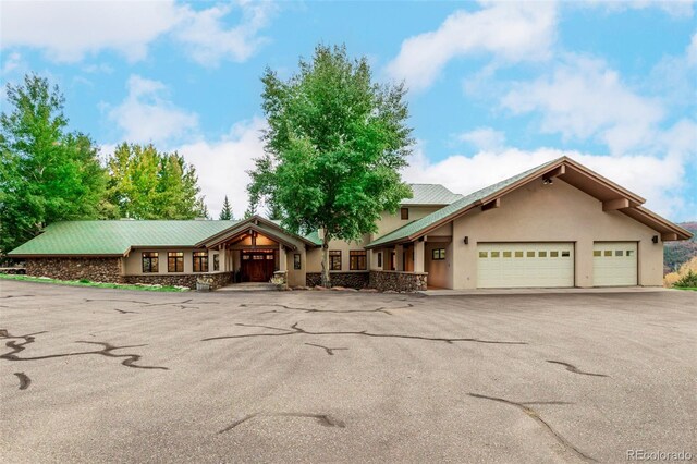 983 Beard Creek Rd, Edwards, CO 81632 - view of front of house featuring stucco siding, driveway, and a garage