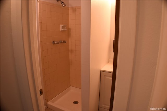 4585 Gatewood Dr, Colorado Springs, CO 80916 - bathroom featuring tiled shower and vanity