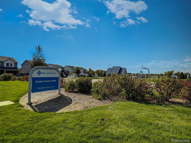 view of property's community featuring a yard