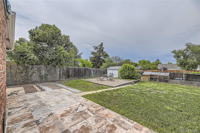 10633 E 6th Pl, Aurora, CO 80010 - view of yard with a patio area