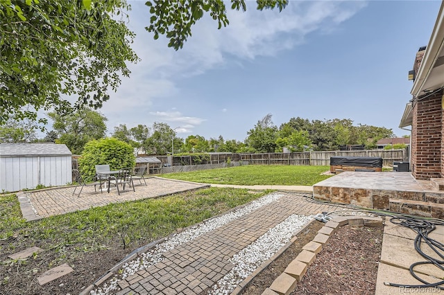 10633 E 6th Pl, Aurora, CO 80010 - view of yard featuring a patio area and a hot tub