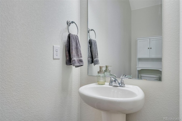 bathroom featuring sink