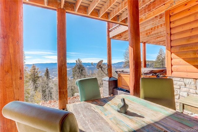 dining space featuring a mountain view