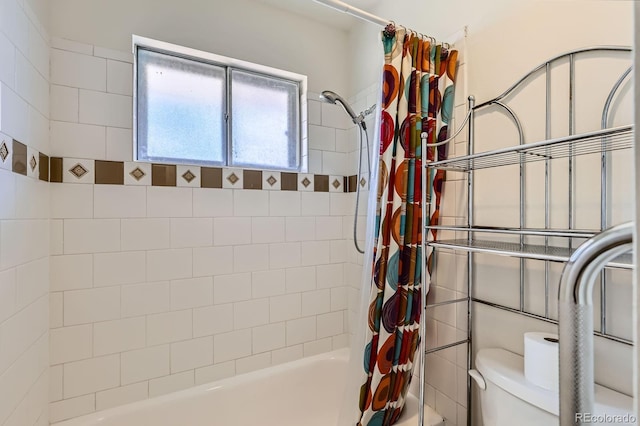 912 S Kingston St, Aurora, CO 80012 - full bath featuring shower / tub combo with curtain and toilet