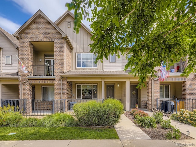 600 E Dry Creek Pl, Littleton, CO 80122 - townhome / multi-family property with board and batten siding