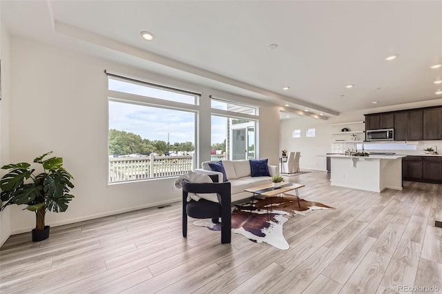 4433 N Picadilly Ct, Aurora, CO 80019 - living area featuring light wood-style floors, recessed lighting, and baseboards