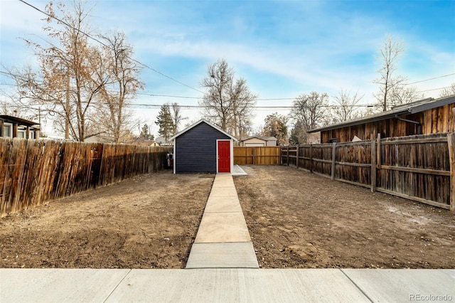 view of yard with a storage shed