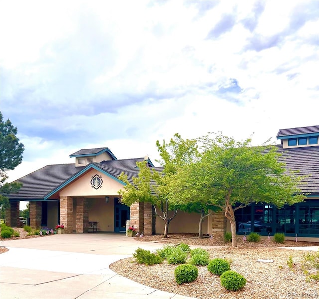 view of front of property