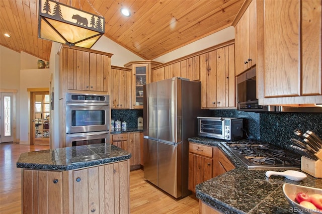 kitchen with lofted ceiling, light hardwood / wood-style floors, tasteful backsplash, and stainless steel appliances