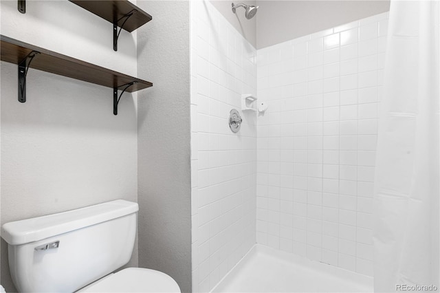 6776 S Independence St, Littleton, CO 80128 - bathroom featuring a tile shower and toilet