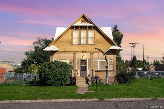 view of front of property with a lawn