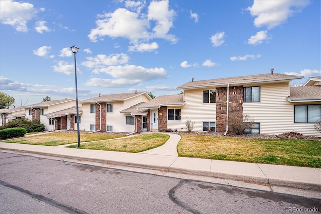 tri-level home with a front lawn