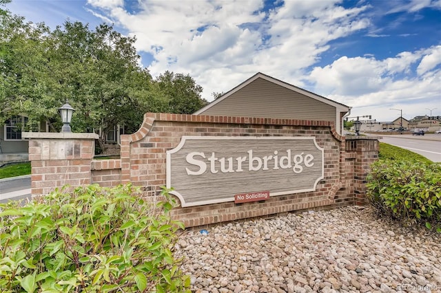 view of community / neighborhood sign