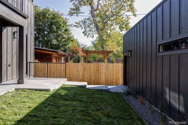 view of yard featuring a patio area