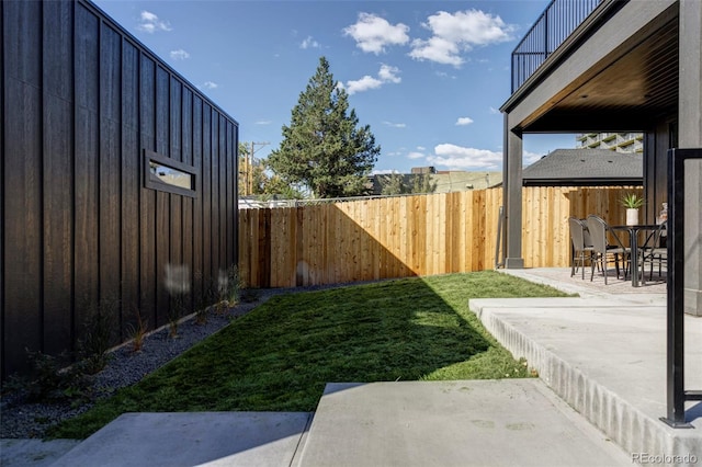 view of yard with a patio