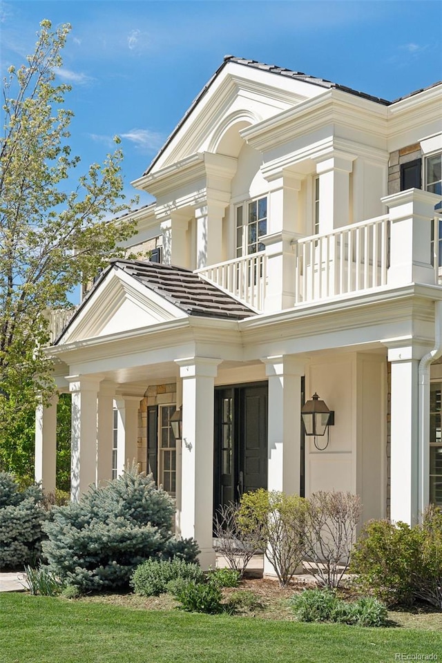 exterior space featuring a balcony