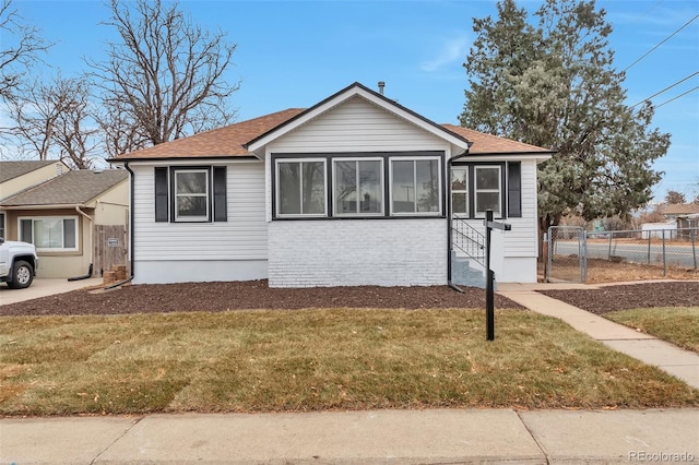 bungalow-style house featuring a front lawn