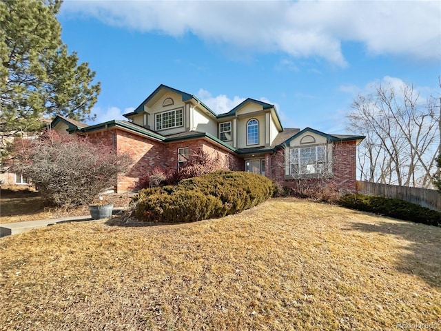 view of front property featuring a front yard