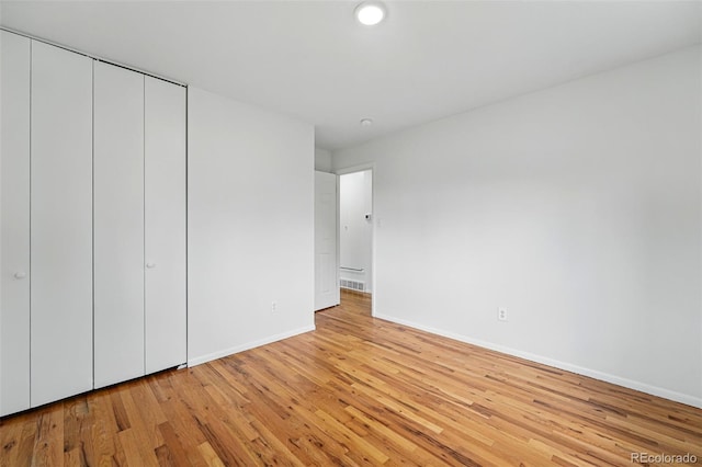 7751 S Race St, Centennial, CO 80122 - unfurnished bedroom featuring baseboards, light wood-style floors, and a closet