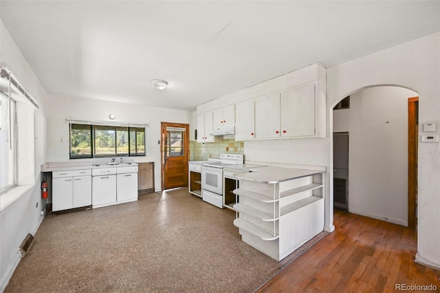 kitchen with dark wood-type flooring, tasteful backsplash, white cabinets, white electric range, and sink