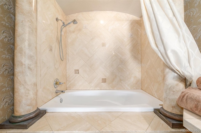 full bath with tiled shower / bath combo