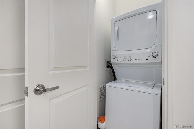 2958 Syracuse St Unit 403, Denver, CO 80238 - laundry area with stacked washer and clothes dryer