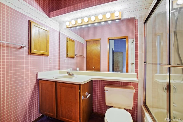 210 W Jamison Cir Unit 41, Littleton, CO 80120 - bathroom with vanity, enclosed tub / shower combo, and wallpapered walls