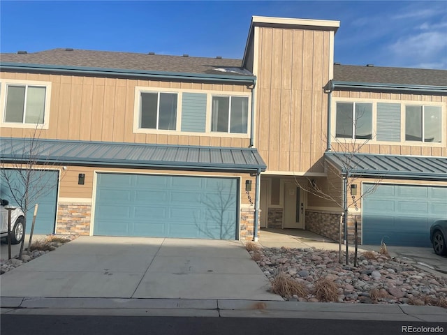 view of front facade featuring a garage