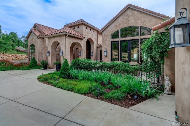 view of mediterranean / spanish-style house