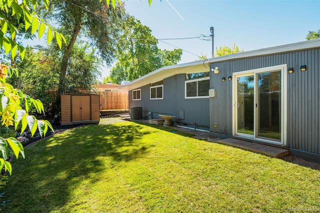 view of yard featuring a storage unit