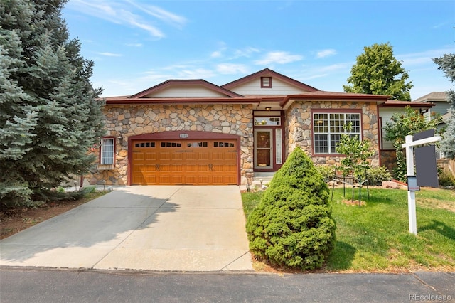 view of front of property featuring a garage and a front yard