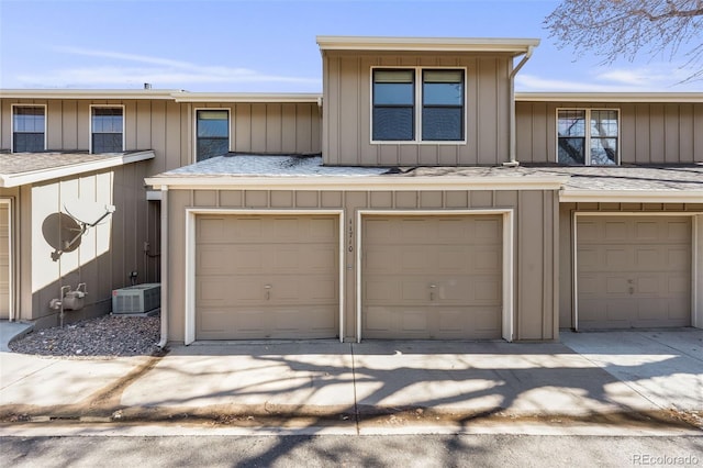 11710 Elk Head Range Rd, Littleton, CO 80127 - multi unit property featuring a garage and concrete driveway