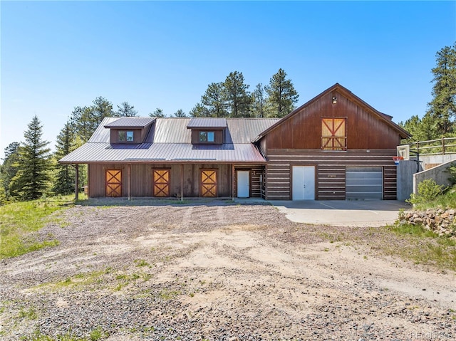 view of front of house featuring an outbuilding