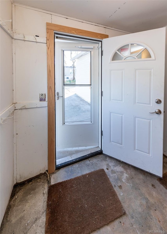 entryway featuring concrete floors