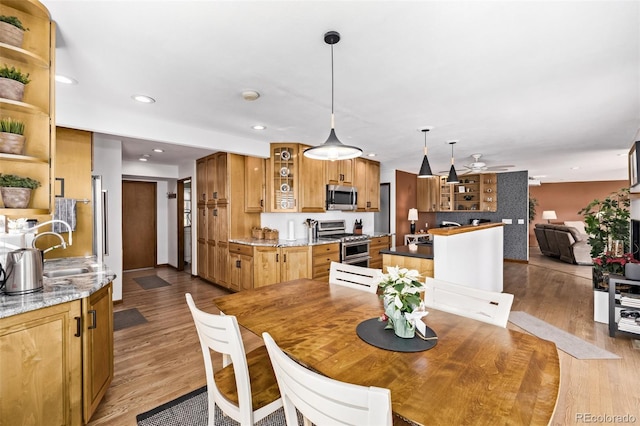 dining space featuring recessed lighting, ceiling fan, and wood finished floors