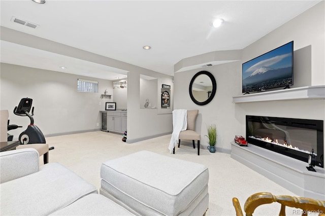 living area with visible vents, recessed lighting, baseboards, and carpet floors