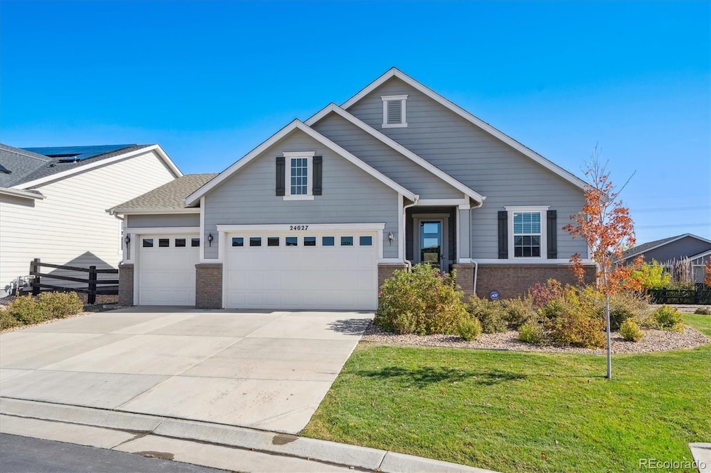 view of front of house featuring a front yard