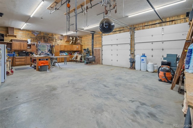 780 Oak St, Hartsel, CO 80449 - garage featuring a workshop area and freestanding refrigerator
