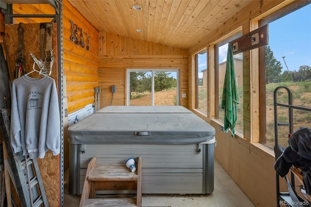 780 Oak St, Hartsel, CO 80449 - sunroom with a jacuzzi and lofted ceiling